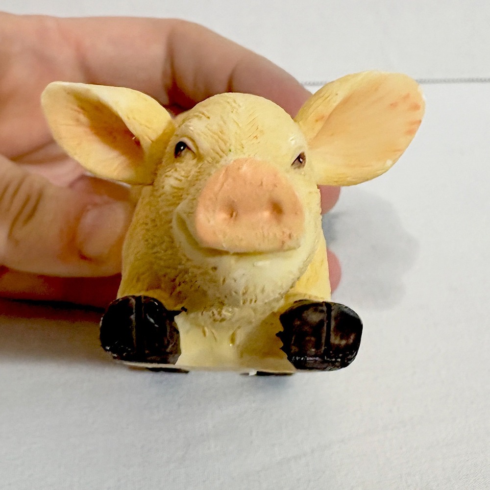 Vintage Resin Crouching Pig Figurine Farm Animal Decor - Picture 8 of 10